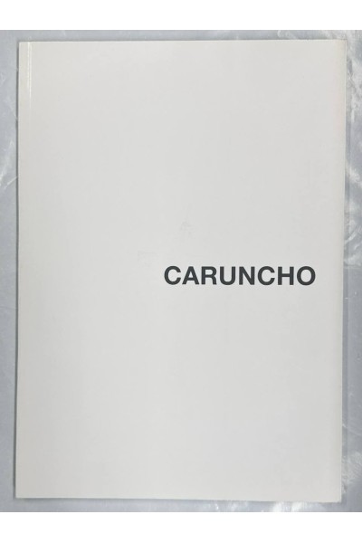 Caruncho. Blanco sobre blanco. Azul sobre azul. Negro sobre negro.